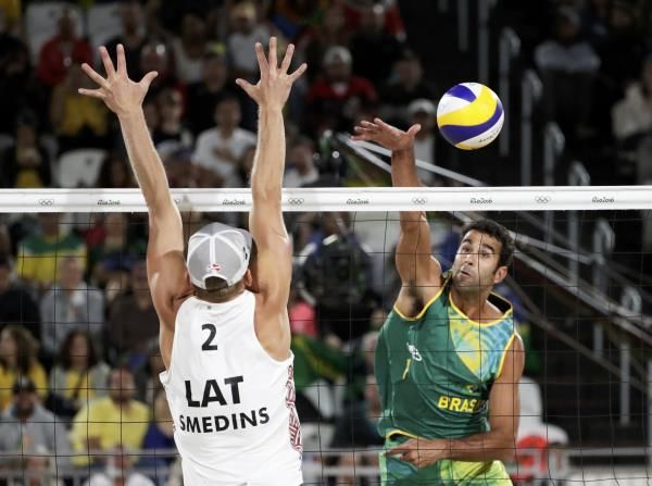 2016-08-11t211105z_587425623_rioec8b1mug04_rtrmadp_3_olympics-rio-bvolleyball-m_reuters