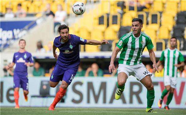 المخضرم كلاوديو بيتزارو