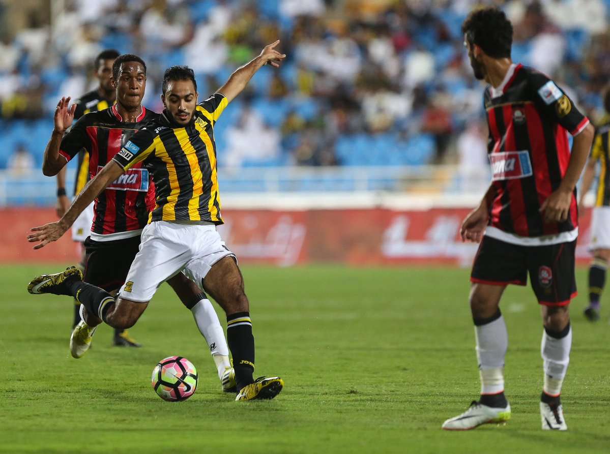 كهربا لاعب الاتحاد في مباراة الرائد