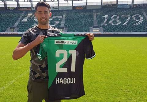 كريم حقي يحمل زي نادي جالين السويسري بعد امضاء العقد