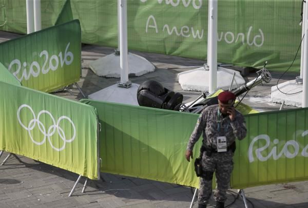 2016-08-15t180929z_206868722_rioec8f1ef4ef_rtrmadp_3_olympics-rio-accident-camera_reuters