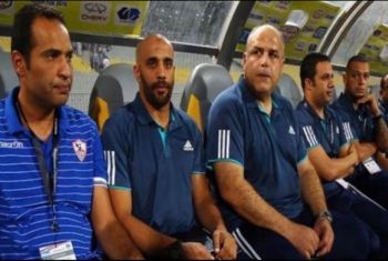  مؤمن سليمان على اليسار 