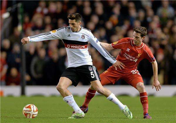 جوزيه سوزا (يسار)