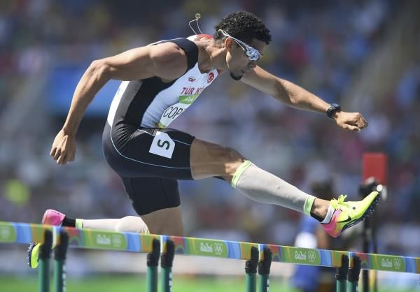 2016-08-15t172113z_1249542555_rioec8f1c6pi5_rtrmadp_3_olympics-rio-athletics-m-hurdles400_reuters