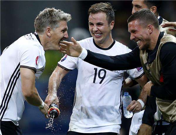 لوكاس بودولسكي وباستيان شفاينشتايجر