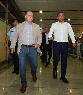 ديك أدفوكات لحظة وصوله لتركيا