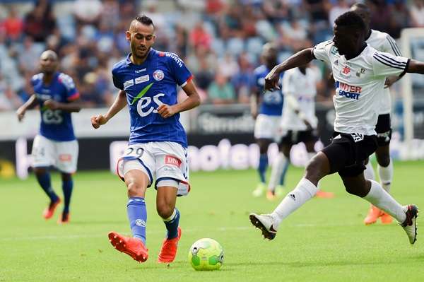 خالد بوطيب على اليسار