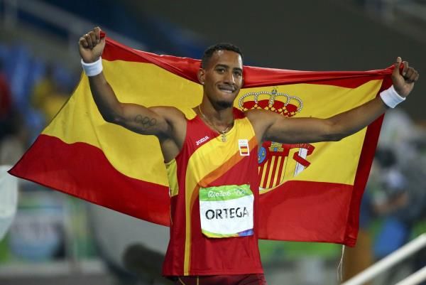 2016-08-17t023532z_521839464_rioec8h0776fa_rtrmadp_3_olympics-rio-athletics-m-hurdles110_reuters