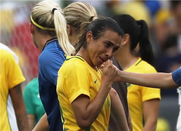 مارتا تذرف الدموع