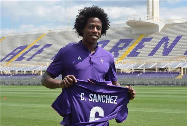 أثناء تقديم اللاعب 