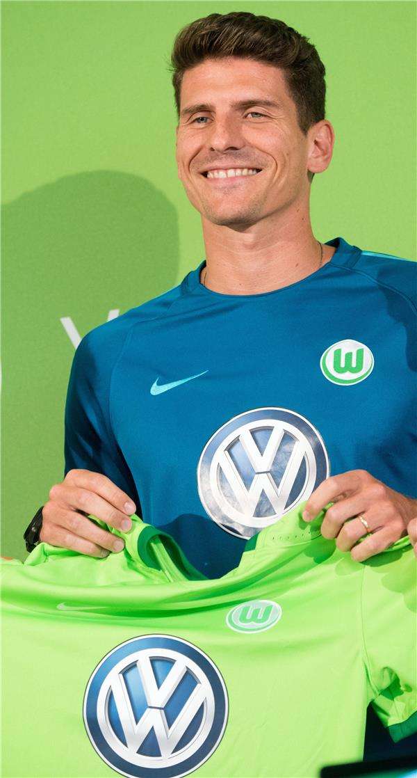 ماريو جوميز بقميص فولفسبورج