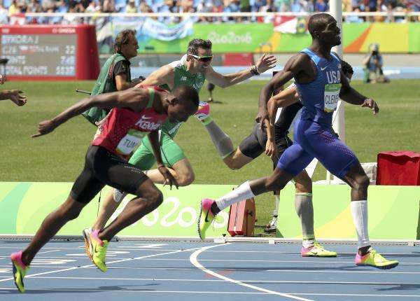 2016-08-18t151958z_864511056_rioec8i16l7x9_rtrmadp_3_olympics-rio-athletics-m-hurdles400_reuters