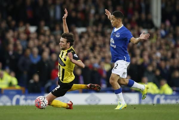 ستيفن بينار (يمين)