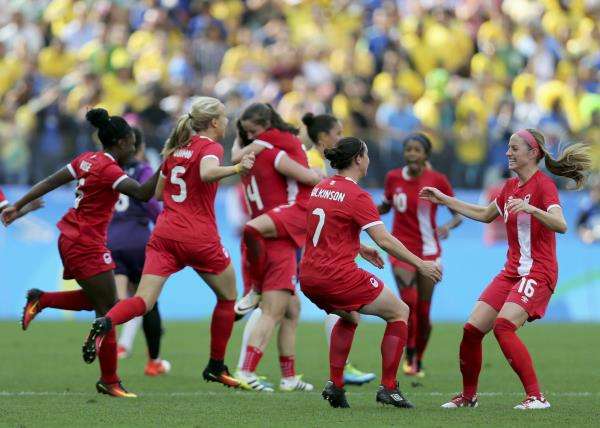 فرحة لاعبات المنتخب الكندي