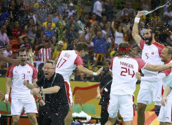 فرحة لاعبي الدنمارك