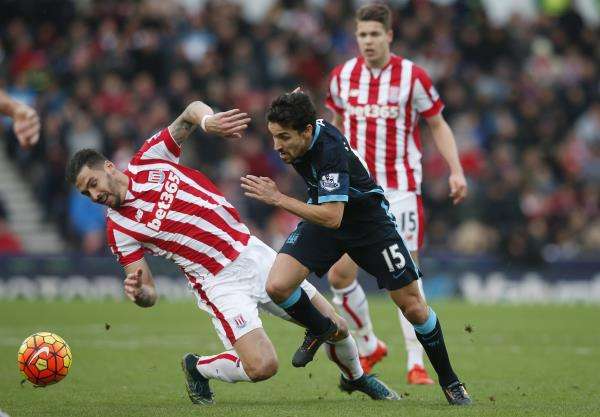 2015-12-05t143906z_92327946_mt1aci14210494_rtrmadp_3_soccer-england-stk-mci_reuters