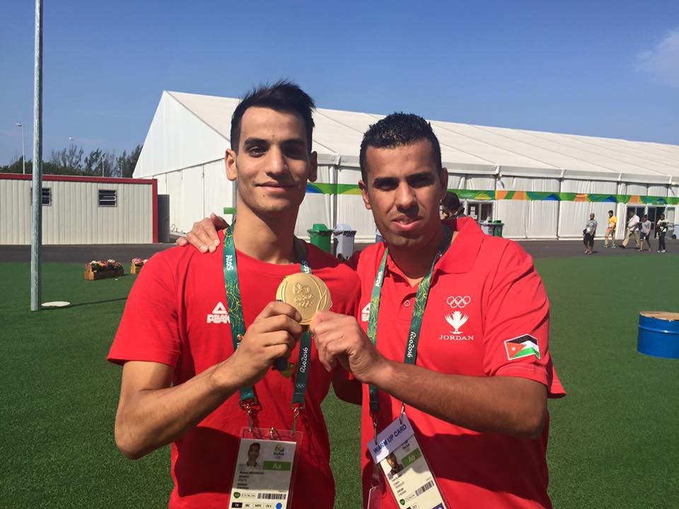 البطل الأولمبي أحمد أبو غوش  (يسار)