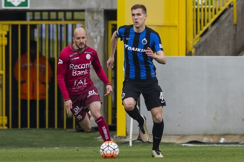  بيورن إنجلز (يمين)