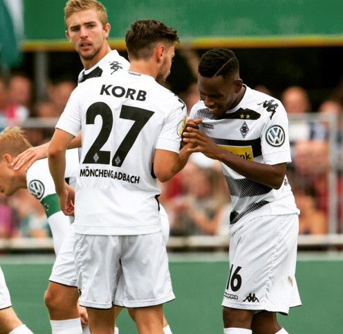 من مباراة  بوروسيا مونشنجلادباخ ودروشتيرسن أسل