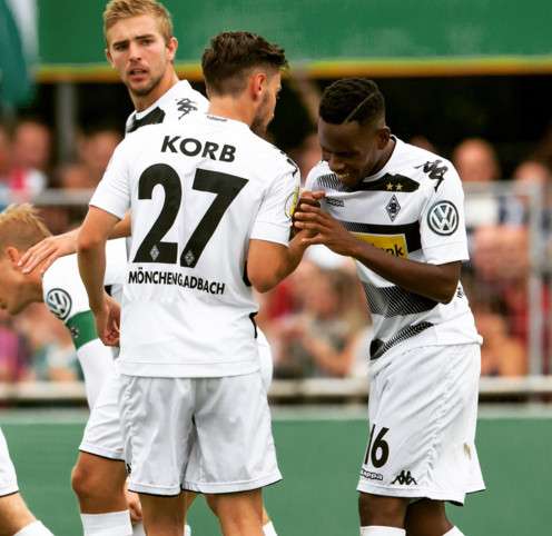 من مباراة بوروسيا مونشنجلادباخ ودروشتيرسن أسل