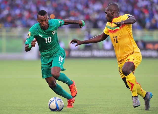 زاكري (يسار)