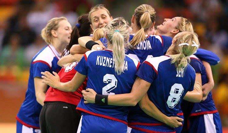 فرحة لاعبات روسيا