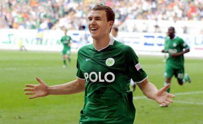 البوسني إيدين دزيكو .. قد يكون أول صفقات الميلان في الصيف