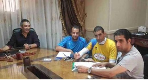 فخر الدين قلبي أثناء توقيع العقد