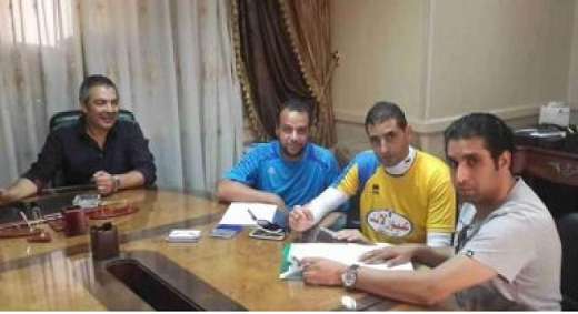 فخر الدين قلبي أثناء توقيع العقد