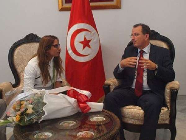 من استقبال الوزير 