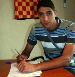 العدوة أثناء توقيع العقد