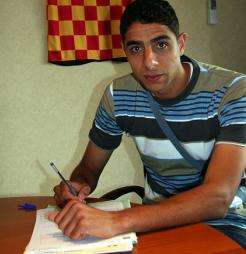 العدوة أثناء توقيع العقد