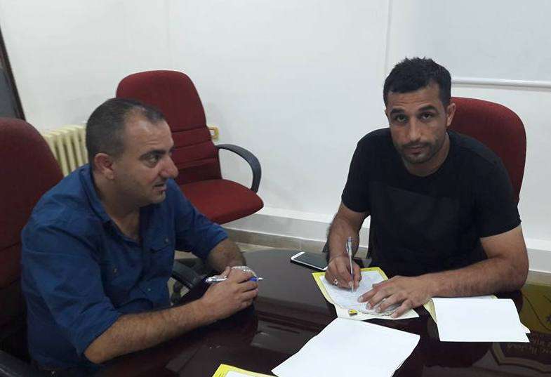 أثناء توقيع العقد