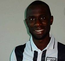 محمد واليو ندوي بعد توقيع العقد