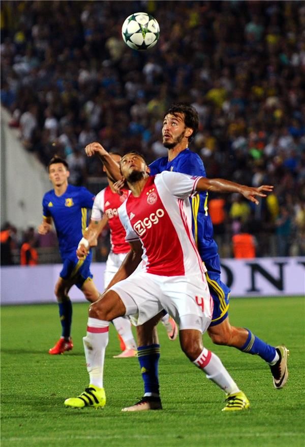 من لقاء اياكس و روستوف