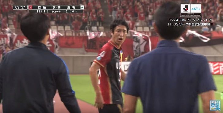 صورة تلفزيونية لكانازاكي الذي دخل لنقاش حاد مع المدرب ماساتادا إيشي