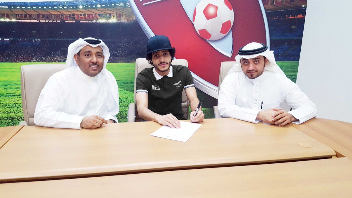  ياسر حسين الفهمي لحظة الامضاء