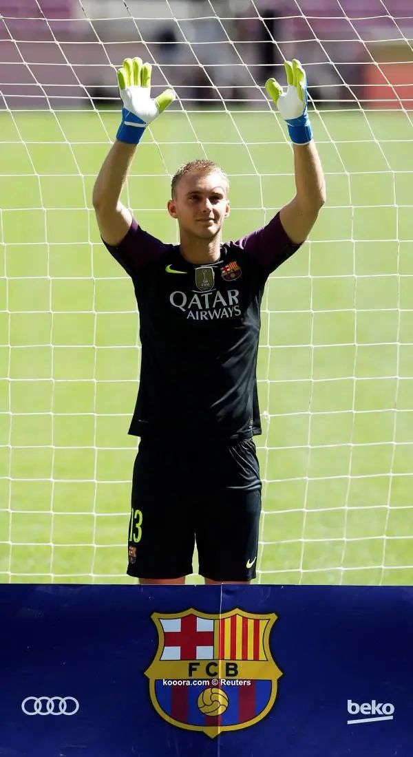 ?i=reuters%2f2016-08-26%2f2016-08-26t112215z_1824250389_s1betxqogdaa_rtrmadp_3_soccer-spain-fcb-cillessen_reuters