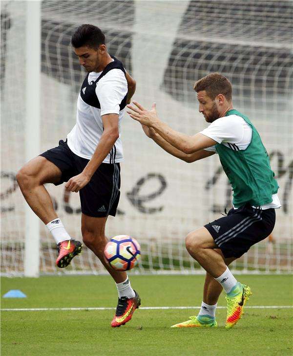 ألكاسير وموستافي