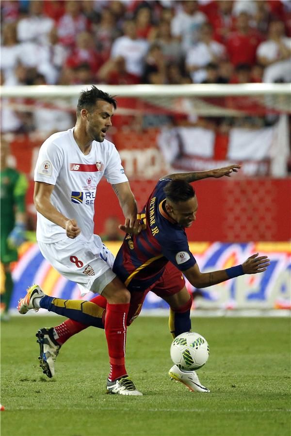 إيبورا (يسار)