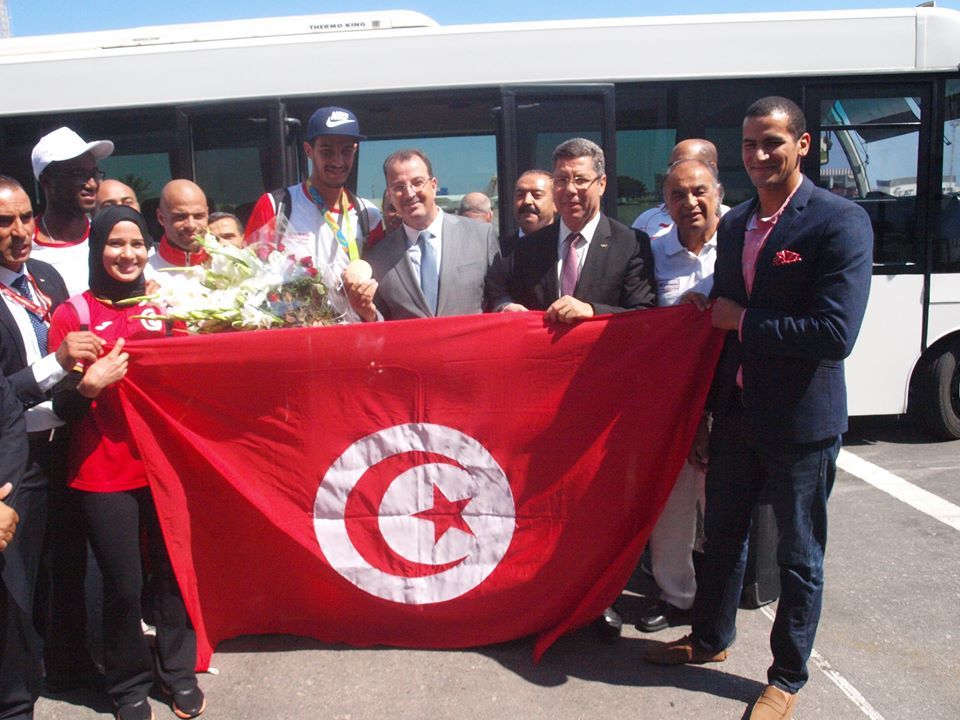  من حفل الاستقبال الذي حضي به بطل التايكواندو في مطار تونس قرطاج الدولي 