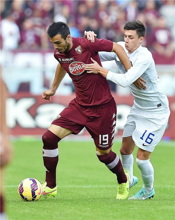 ماكسيموفيتش (يسار)