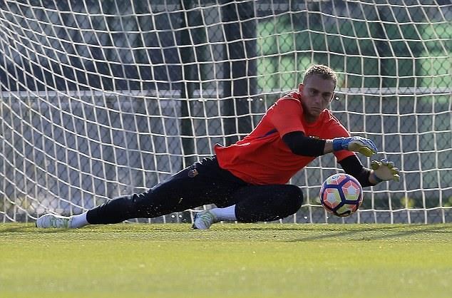 379fc6f200000578-3761256-image-a-65_1472298copy)