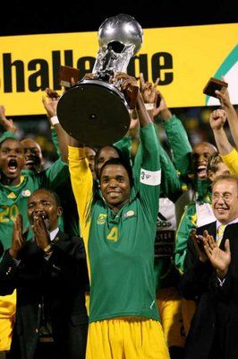 آرون موكوينا 