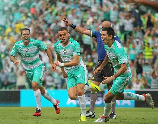 جانب من مباراة سانتوس لاجونا وليون