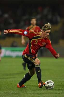  فرناندو توريس أحرز ثلاثة أهداف 