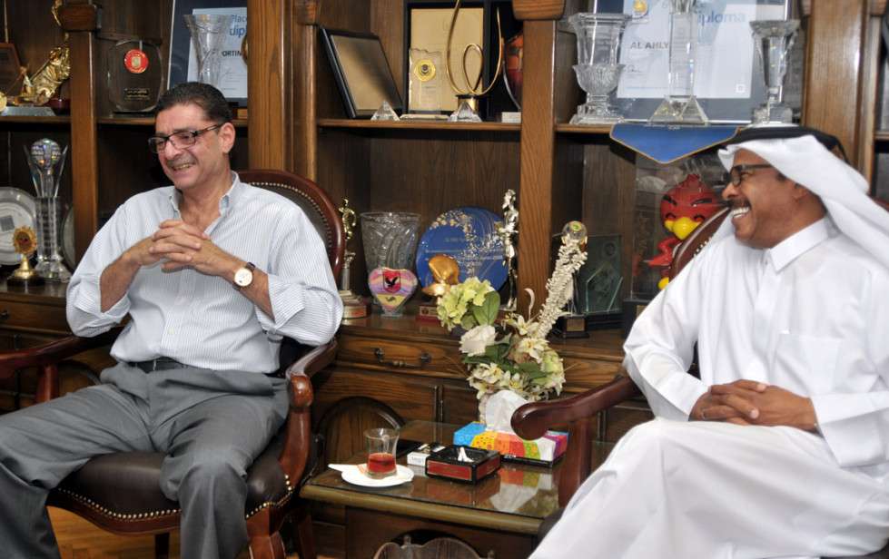 محمود طاهر مع نائب رئيس الأهلي الإماراتي