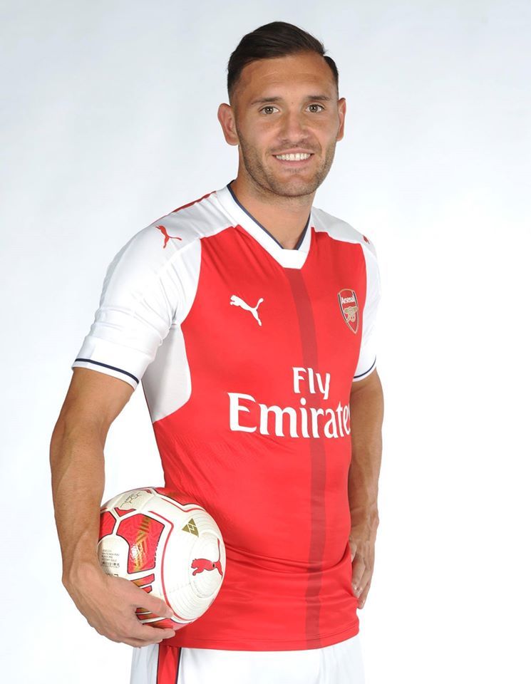 لوكاس بيريز بقميص أرسنال