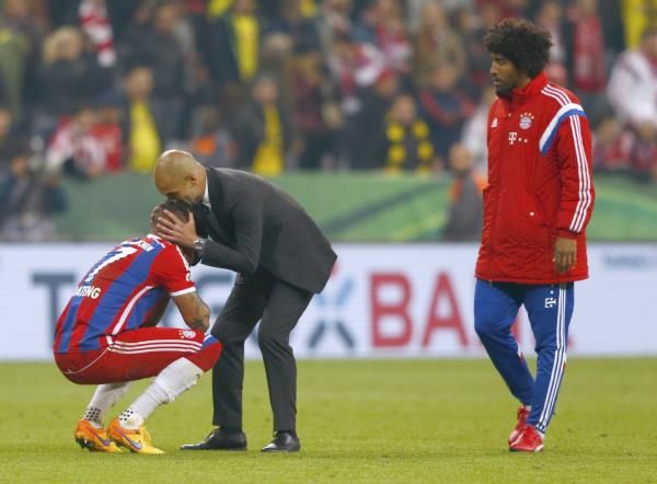 دانتي (يمين)