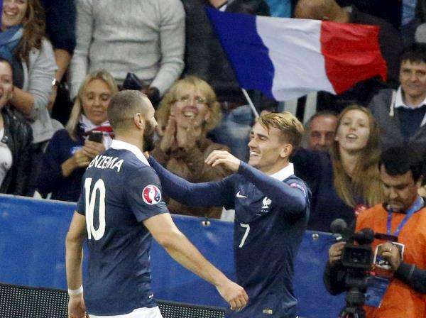 2015-10-08t193801z_1266089486_gf10000237265_rtrmadp_3_soccer-friendly_reuters